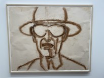 Алес Кац — Подготовительный рисунок к картине Автопортрет, 2010 (уголь и коричневый пигмент на бумаге)