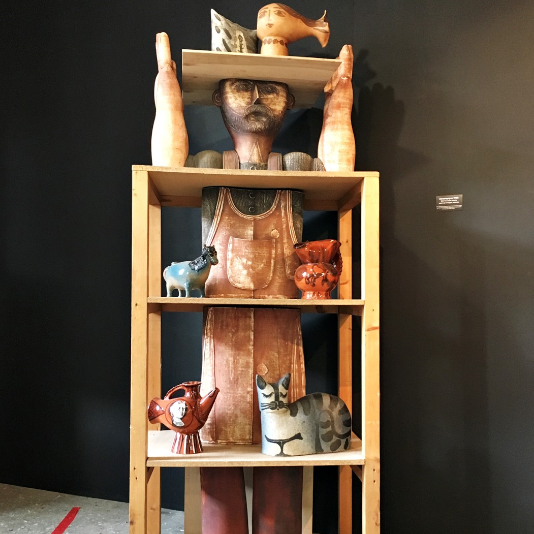 Александр Задорин — Автопортрет, 1983 (шамот, соли, окись, цветная глазурь, дерево)