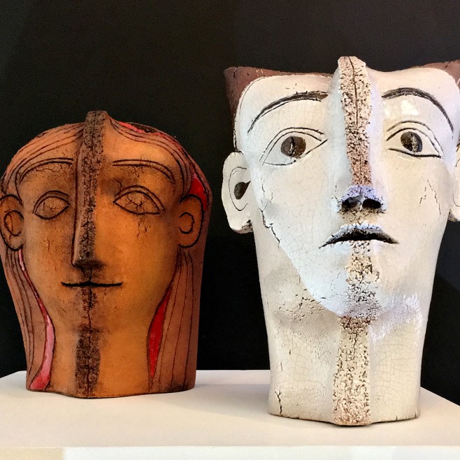 Александр Задорин — Юноша и девушка, 1978 (шамот, белая эмаль, окислы