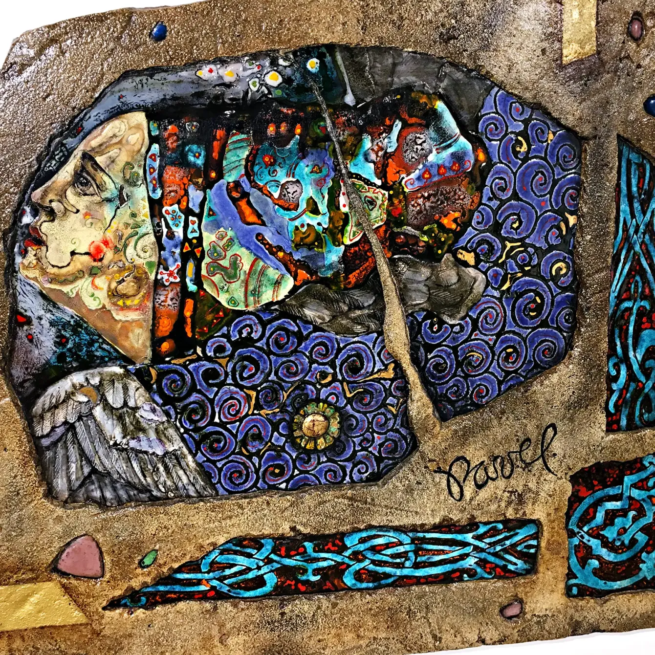 Павел Ясыченко — Сирены 2, 2009 (стекло, смальта, обжиговая роспись, фьюзинг, композитный материал под камень}