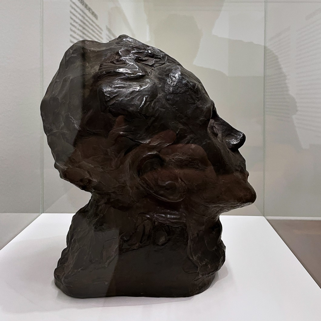 Эгон Шиле — Автопортрет, 1917 (литой камень) профиль