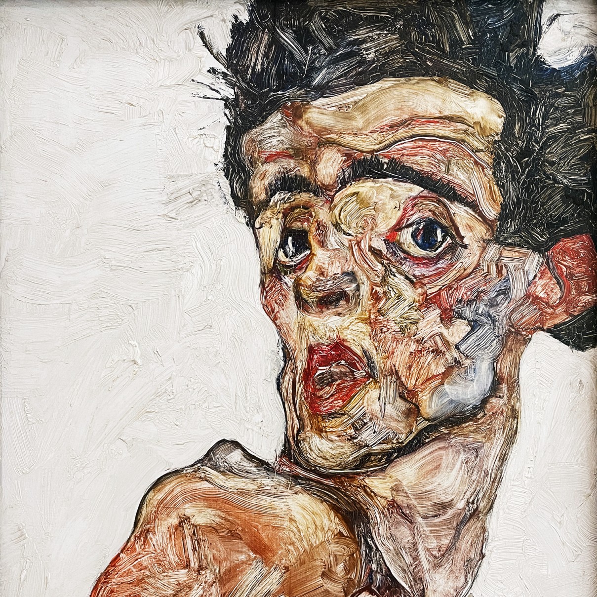 Эгон Шиле — Автопортрет с поднятым обнаженным плечом, 1912 (холст, масло)