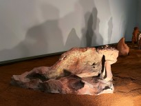 Нахум Гутман — Бреннер, возлежащий на песке и взирающий на Луну, 1970-е (терракота)