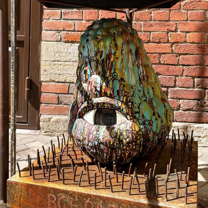 Константин Карташевский — Инсталляция Весело. Грустно. Все равно. Фрагмент 3 (смешанная техника), 2021