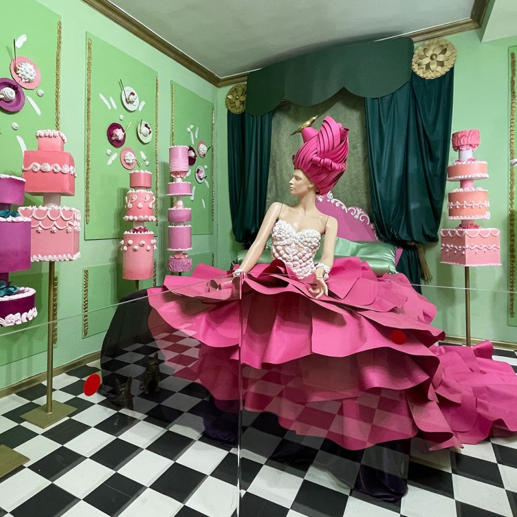 Комната 404. Мерав Пелег — 'Sweet dreams are made of this'