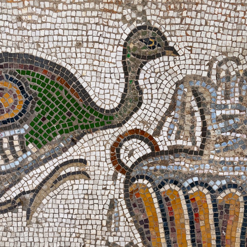 Павлины у потира (фрагмент)