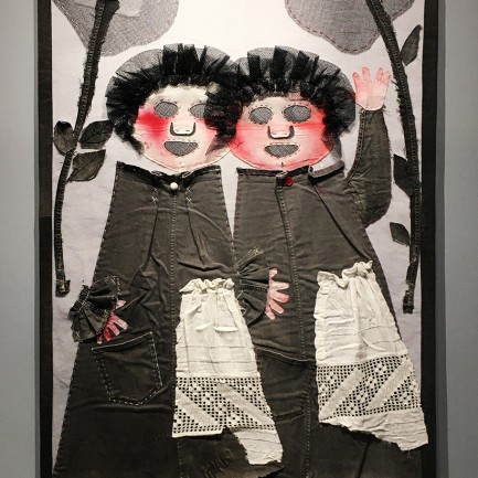 София Азархи — Белоснежка и Алоцветик, 2019 (текстиль, косметика)