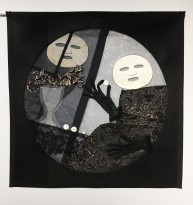 София Азархи — Поздний ужин фрау Вайссеркопф, 2022 (текстиль, перчатки, косметическая маска)