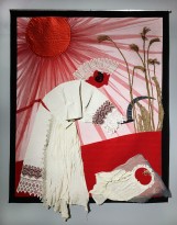 София Азархи — Полдень. Рожь, 2021 (текстиль, перчатки, косметическая маска)