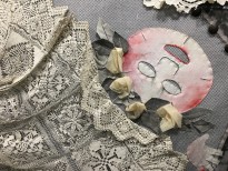 София Азархи — Шиповник (Спящая красавица), 2020 (текстиль, косметика) фрагмент