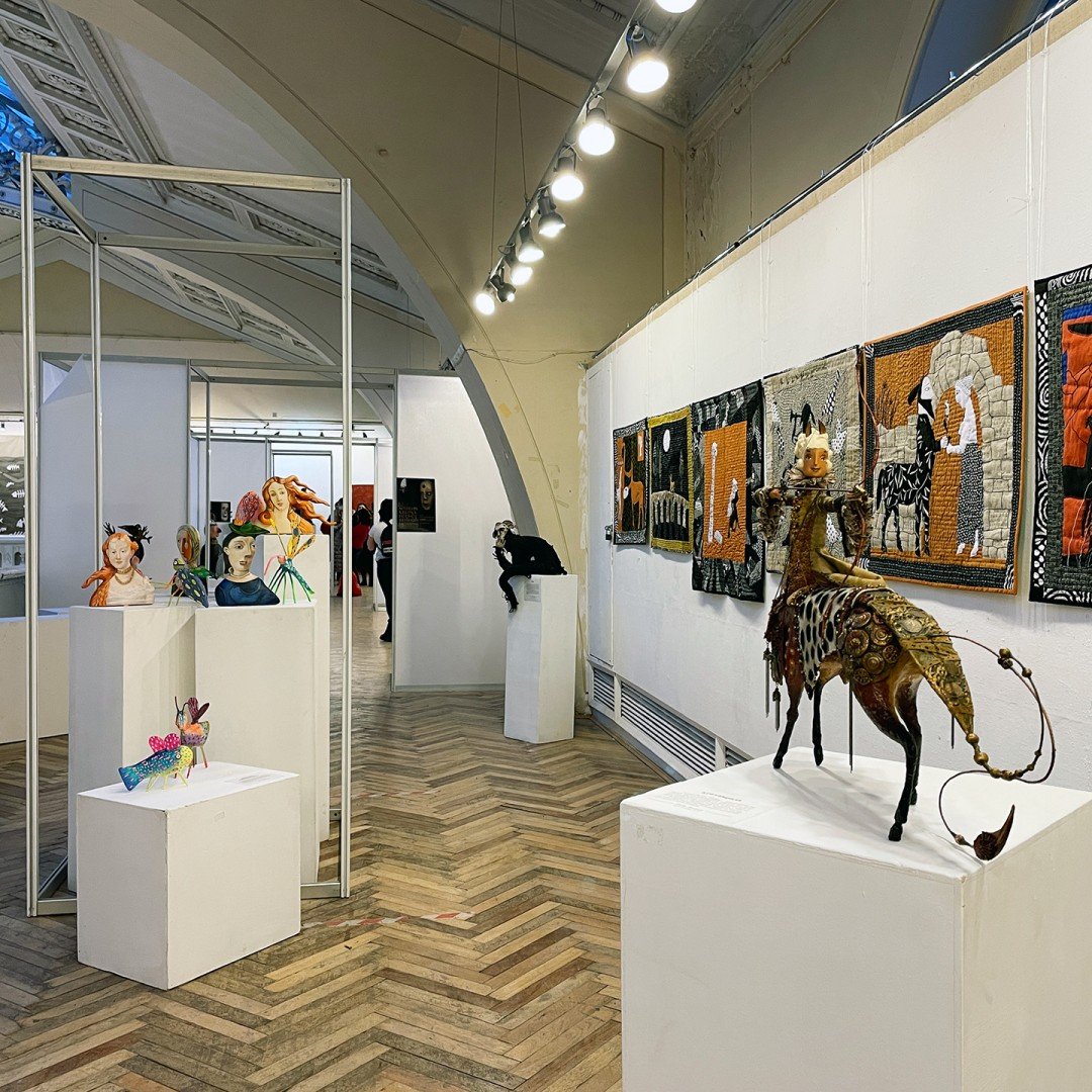 На выставке "Время кукол", секция Татьяны Чурсиновой "Из жизни кентавров".