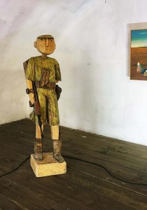 Михаил Едомский - Мальчик с оружием, 2012 (дерево, роспись)