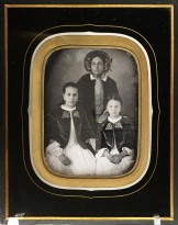 Карл Дуфм — Портрет неизвестной с двумя девочками, 1840-50 (дагеротип, акварель, белила) Штутгарт.