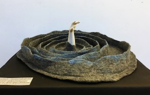 Ксения Шинковская - Погружение, 2017 (фарфор, войлок)