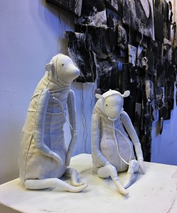 Марина Глебова - Снежные звери, 2018 (текстиль, полуфарфор)