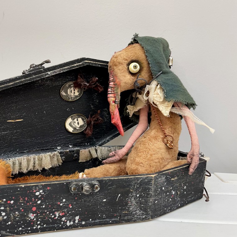 25 Юлия Берг (Грузия) — Крысозомб в саркофаге — Fun Art Gallery, Яффо, 2023