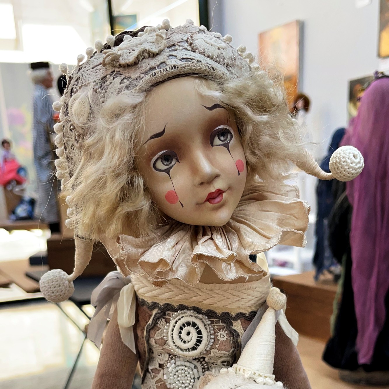 5 Люда Байдик (Израиль) — Лунная дева (фрагмент) Fun Art Gallery, Яффо, 2023