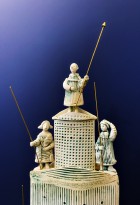 Екатерина Сухарева - Архитектура, 2017 (шамот, дерево) фрагмент