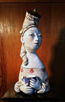 Екатерина Сухарева - Китайщина, 2020 (шамот, дерево, цветные глазури, надглазурная и подглазурная роспись, дерево) фрагмент I