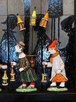 Екатерина Сухарева - Ночной дозор, 2020 (шамот, цветные глазури, надглазурная и подглазурная роспись, дерево) фрагмент III