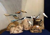 Екатерина Сухарева - Птицы и камни, 2011 (шамот, дерево, цветные массы, надглазурная и подглазурная роспись)