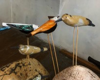 Екатерина Сухарева - Птицы и камни, 2011 (шамот, дерево, цветные массы, надглазурная и подглазурная роспись) фрагмент I