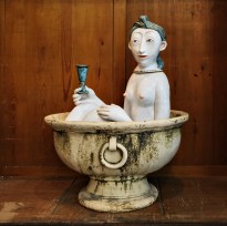 Екатерина Сухарева - С добрым утром, 2014 (шамот, дерево, цветные глазури, надглазурная и подглазурная роспись)