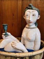 Екатерина Сухарева - С добрым утром, 2014 (шамот, дерево, цветные глазури, надглазурная и подглазурная роспись) фрагмент I