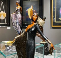 Роман Тыртов (Эрте) — Дуэт, 1989 (бронза, патинирование, эмаль, золочение, 242-500), фрагмент.