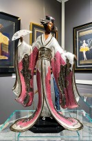 Роман Тыртов (Эрте) — Мадам Баттерфляй, 1989 (бронза, патинирование, эмаль, золочение, 3-500).