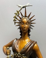 Роман Тыртов (Эрте) — Мир. 'Американская серия', 1984 (бронза, патинирование, ропись эмалевыми красками, золочение, 61-500), фрагмент.