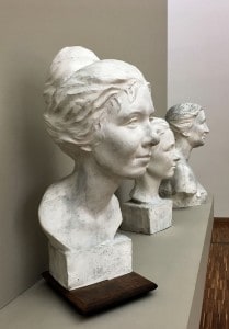 Жоржетт Агютт - Бюст молодой девушки (ракурс)