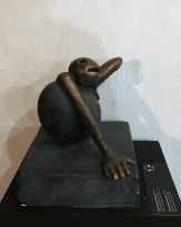 Александр Повзнер - Из серии 'Дураки', 2018 (гипс тонированный) ракурс