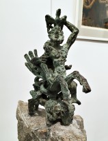Дмитрий Каминкер - Крылатй кентавр с подругой и птической на голове, 2000 (бронза, гранит) фрагмент