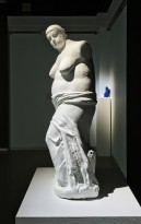 Гурген Петросян - Венера Милосская ('Герои и боги'), 2015 (пластик) вид сбоку