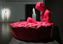 Гурген Петросян - Фигура в ... ('Красные'), 2016 (гипс, автомобильная краска)