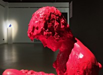 Гурген Петросян - Фигура в ... ('Красные'), 2016 (гипс, автомобильная краска) фрагмент