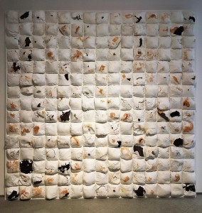 Александра Одди - Население, 2017-18 (керамика, искусственный мех, вата, проволока, стальная вата)