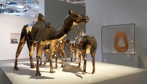 Мирам Аль Сумайт и Нуар Аль Мутлак - Наблюдаемое (полированная бронза), ракурс, 2017