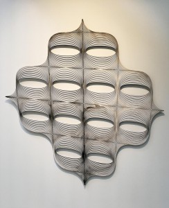 Ричард Блэкуэлл - Перфорированный фасад, 2017 (полиэстер, тушь) 