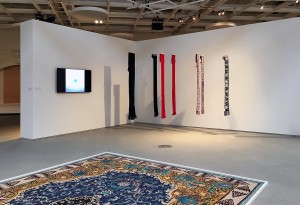 Уажиха Первез - Ритмы Дохи, 2018 (верблюжья шерсть, мериносовая шерсть, красители, цифровой коллаж), общий план