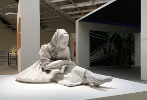 Хана Аль Саади - Хм..., 2017 (гипс, канифоль)