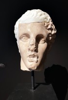 Егор Крафт — CAS 9 Colossal head of Hercules, 2018 (мрамор полиамид)