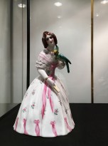 В. В. Кузнецов совместно с Н. Я. Данько - Дама с попугаем (какаду), 1930 г. модель 1916-17 гг., фарфор, роспись