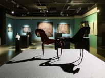 Юлия Тутатчикова - Конь красный и конь черный, 2016 (папье-маше)