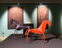 Юлия Тутатчикова - Конь черный и конь красный, 2016 (папье-маше)