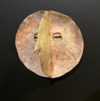 Юлия Тутатчикова - Маска птицы, 2017 (папье-маше) фрагмент