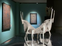 Юлия Тутатчикова - Стадо. Три быка, 2019 (папье-маше) ракурс