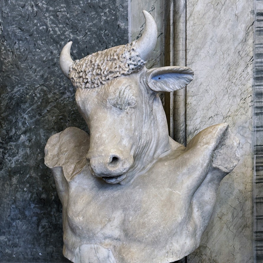 Торс и голова минотавра