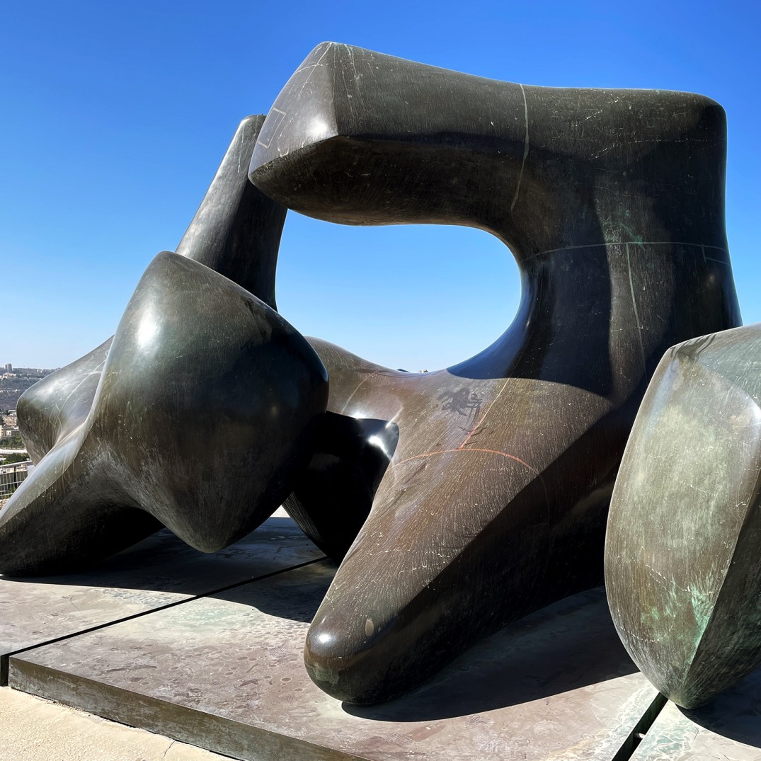 Генри Мур — Трехчастная структура. Позвоночник, 1968-69 (бронза) фрагмент